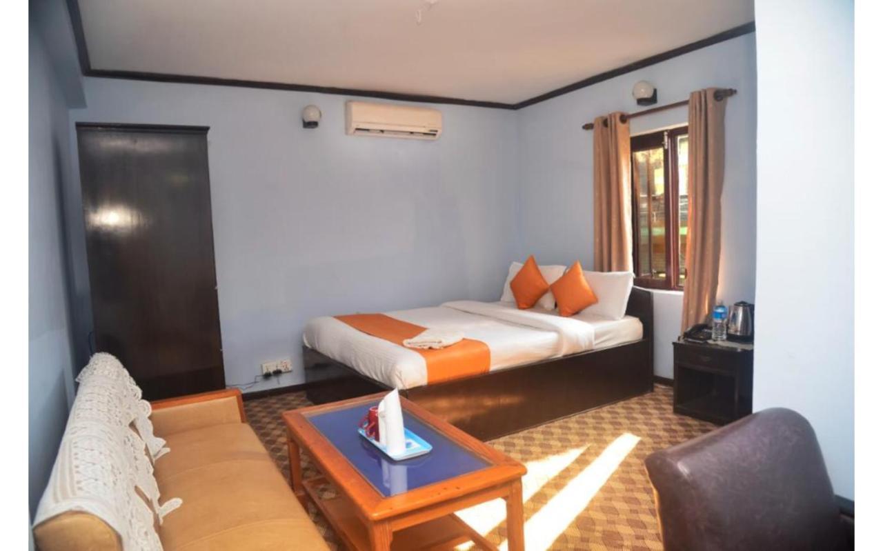 פוקהרה Hotel Travel Inn מראה חיצוני תמונה