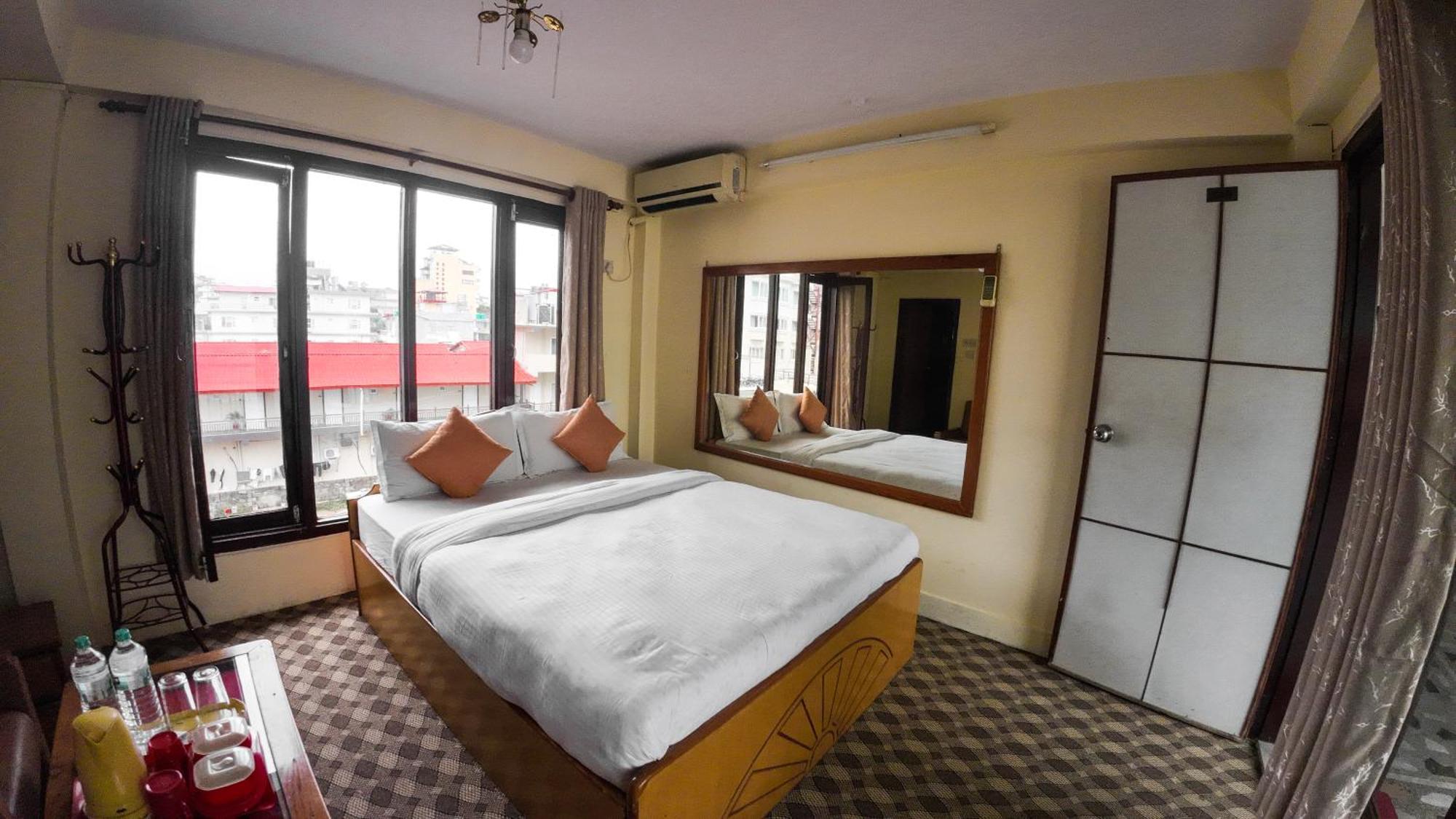 פוקהרה Hotel Travel Inn מראה חיצוני תמונה