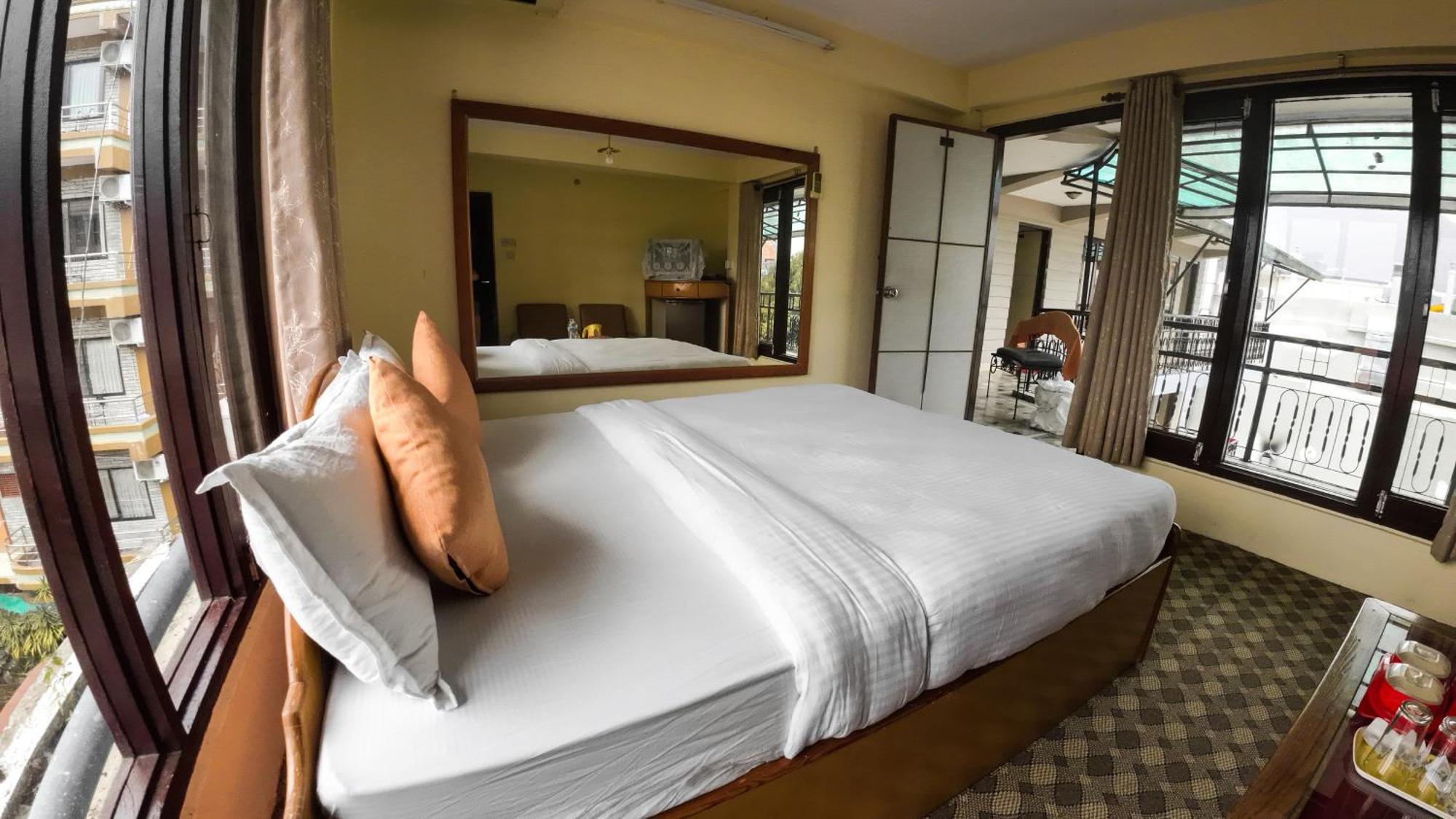 פוקהרה Hotel Travel Inn מראה חיצוני תמונה