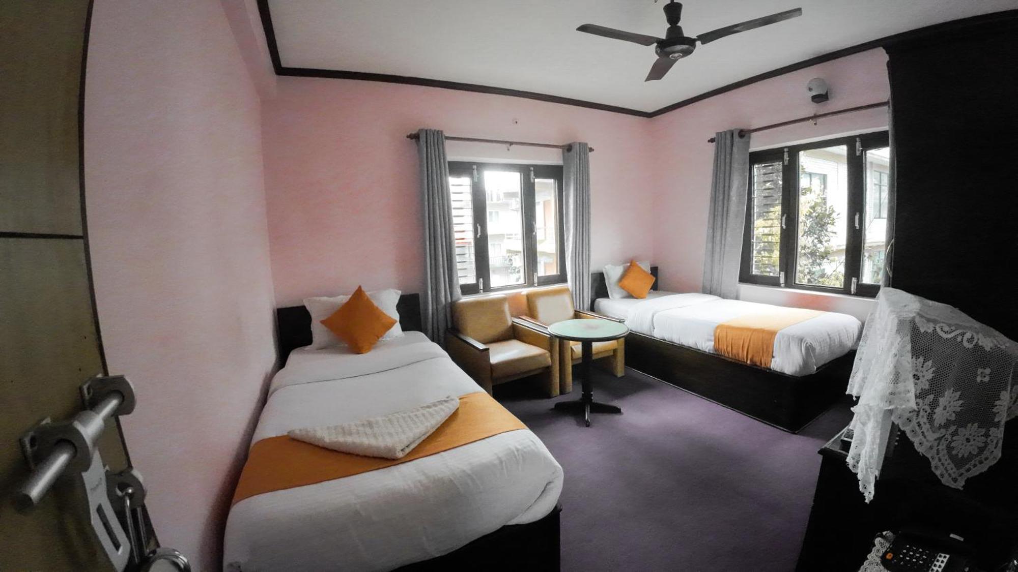 פוקהרה Hotel Travel Inn מראה חיצוני תמונה